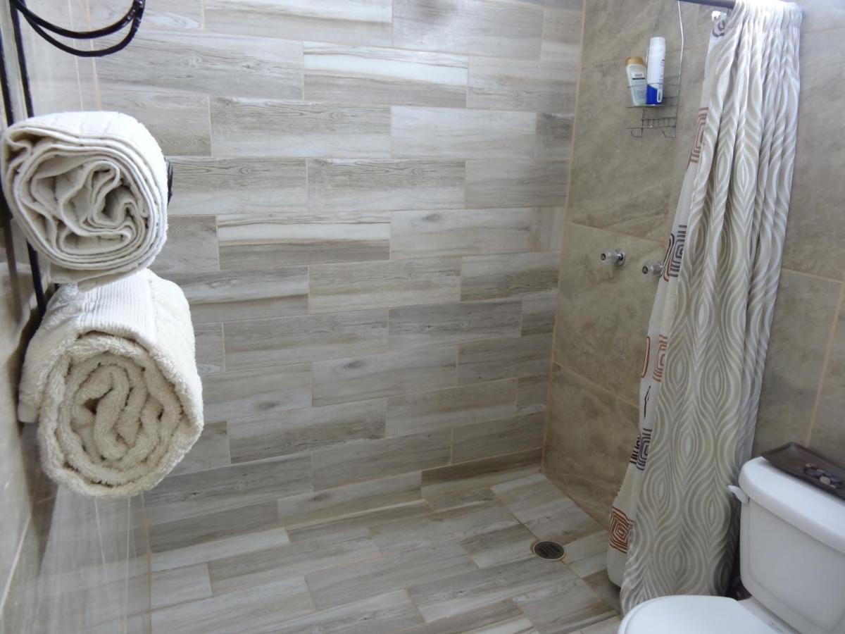 מנסניו Habitaciones-Comodas-Aire-Wifi-Tv-Cerca De Playa-!!Excelente Precio II מראה חיצוני תמונה